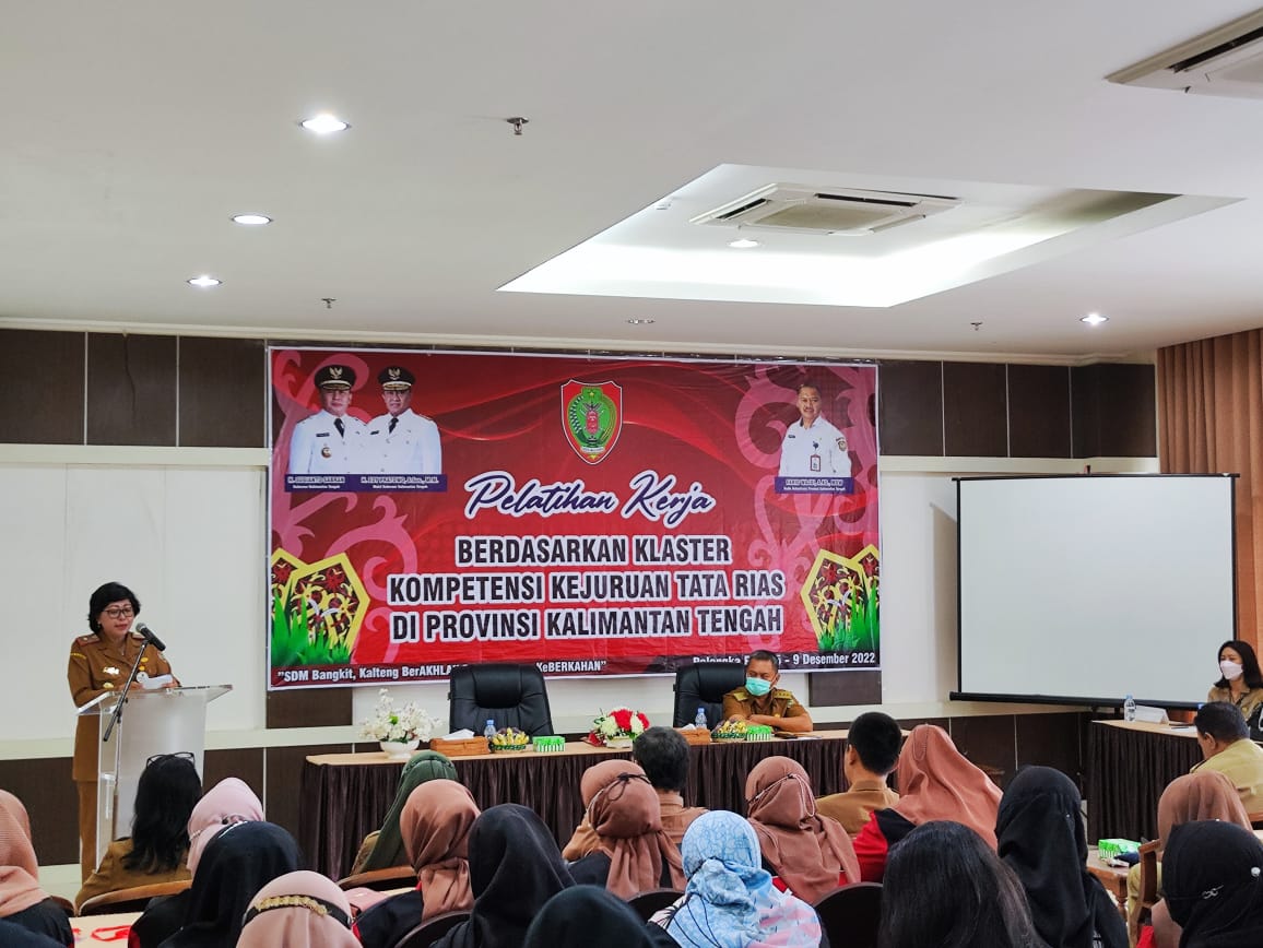Pemprov. Kalteng Melalui Disnakertrans Gelar Peningkatan Kualitas SDM Dalam PBK Tata Rias