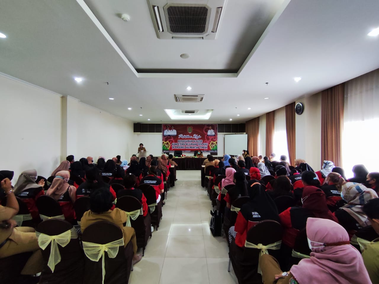 Pemprov. Kalteng Melalui Disnakertrans Gelar Peningkatan Kualitas SDM Dalam PBK Tata Rias