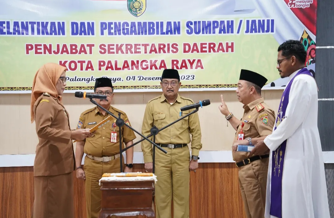 Sekda Nuryakin Hadiri Pelantikan dan Pengambilan Janji Jabatan Sekda Kota Palangka Raya