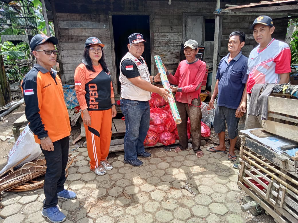 BPBD Barito Selatan salurkan bantuan korban abrasi di Desa Baru