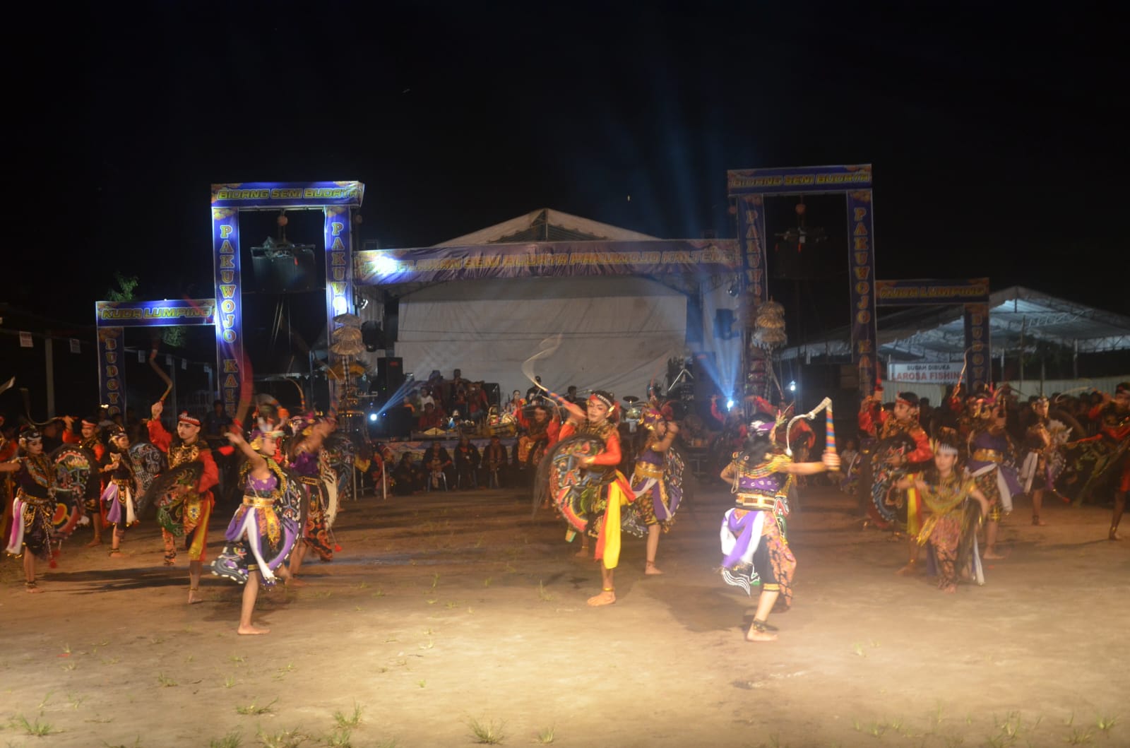 Wagub Kalteng Buka Pagelaran Seni Budaya PAKUWOJO Prov. Kalteng