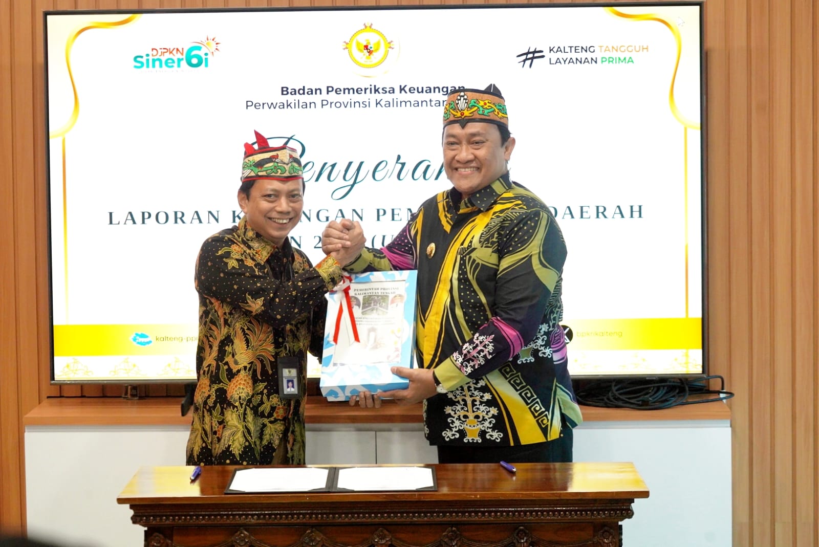 Wagub Kalteng Edy Pratowo Serahkan LKPD Unaudited Tahun 2025 Kepada BPK Perwakilan Prov. Kalteng