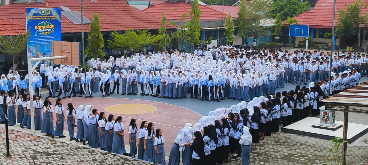 Keluarga Besar SMA Negeri 1 Sampit Laksanakan Kegiatan Halal Bihalal