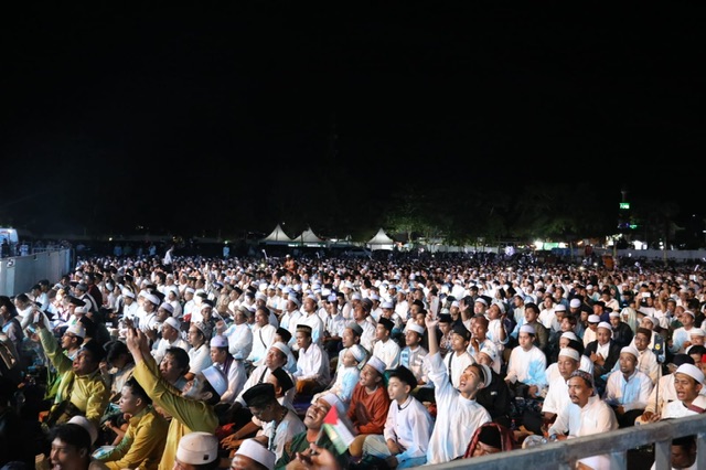Gubernur Kalteng Sugianto Sabran Hadiri Kalteng Bersholawat Bersama Habib Ali Zainal Abidin Assegaf dan Habib Muhammad Farid Al-Muthohar