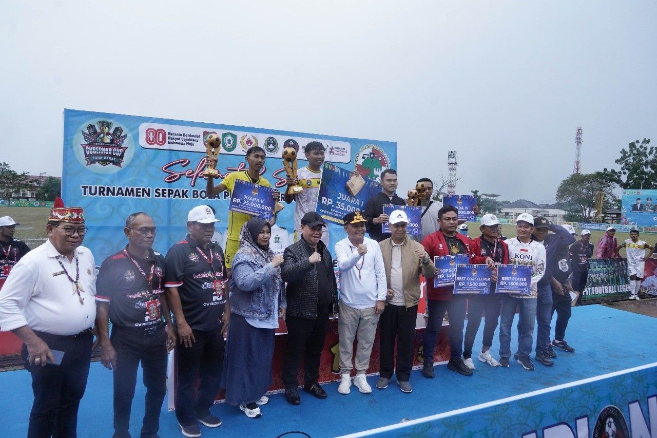 Gubernur Kalteng Agustiar Sabran Resmi Tutup Turnamen Sepak Bola Gubernur Cup Zona Barat