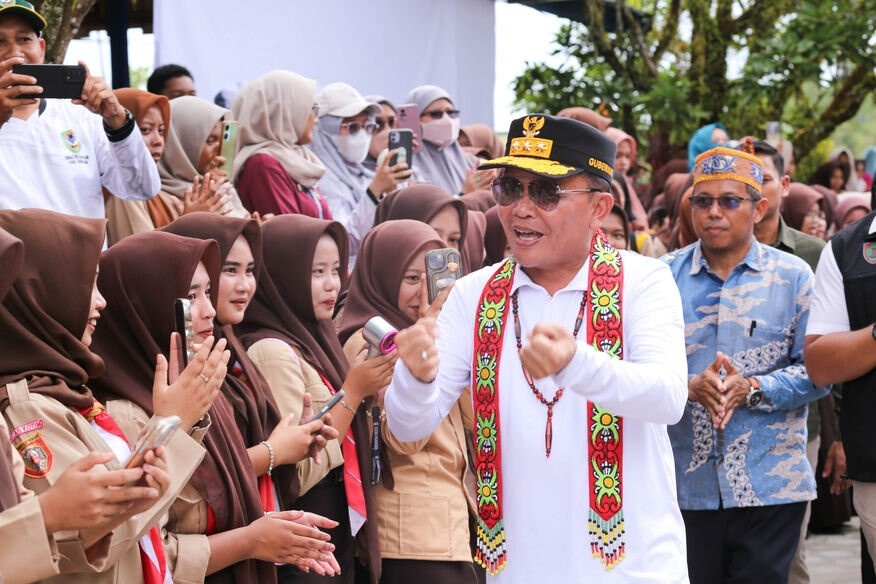 Gubernur Kalteng Agustiar Sabran Berinteraksi Langsung dengan Para Peserta Didik di SMK Negeri 1 Hanau