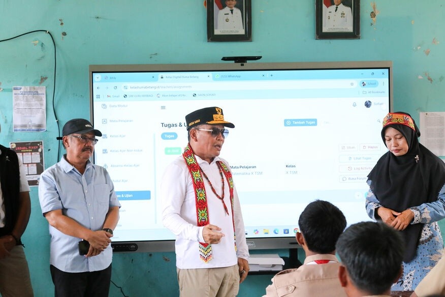 Gubernur Kalteng Agustiar Sabran Berinteraksi Langsung dengan Para Peserta Didik di SMK Negeri 1 Hanau