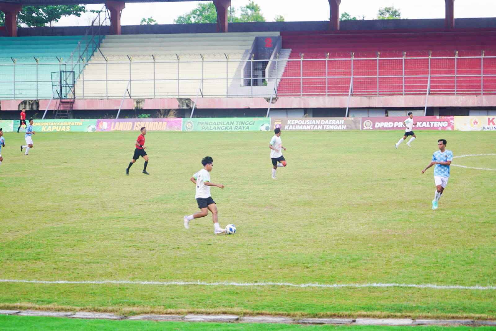 Gubernur Kalteng Agustiar Sabran Tutup Babak Final Turnamen Sepak Bola Gubernur Cup Tahun 2025