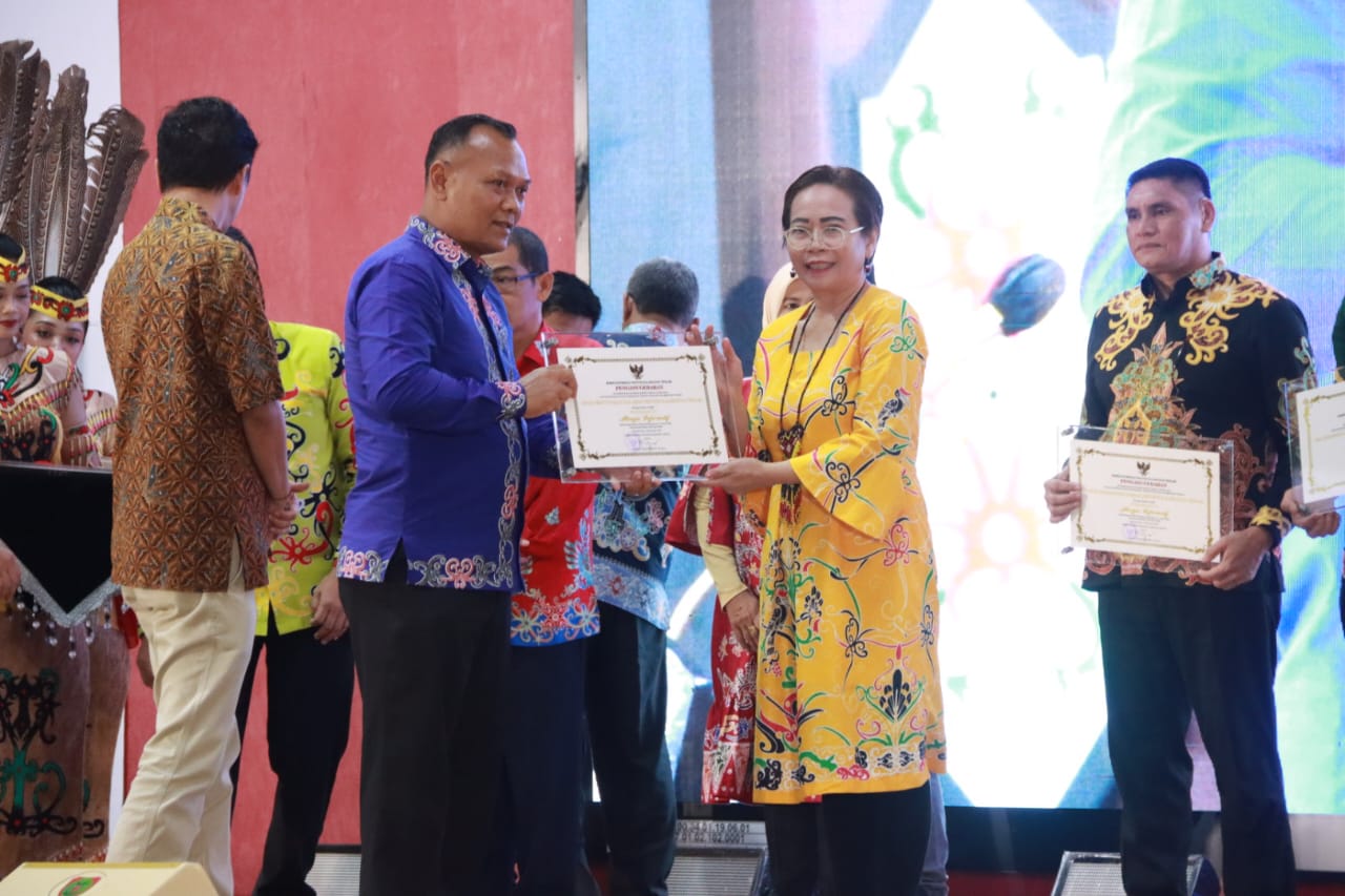 Dispursip Kalteng Raih Peringkat 4 Kategori Menuju Informatif di Malam Anugerah Keterbukaan Informasi Publik