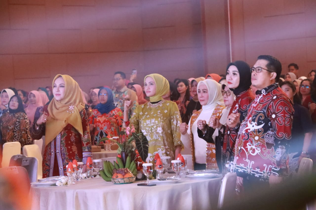 Ketua TP PKK Prov. Kalteng Ivo Sugianto Sabran Hadir Menutup Jambore Kader PKK Tingkat Prov. Kalteng