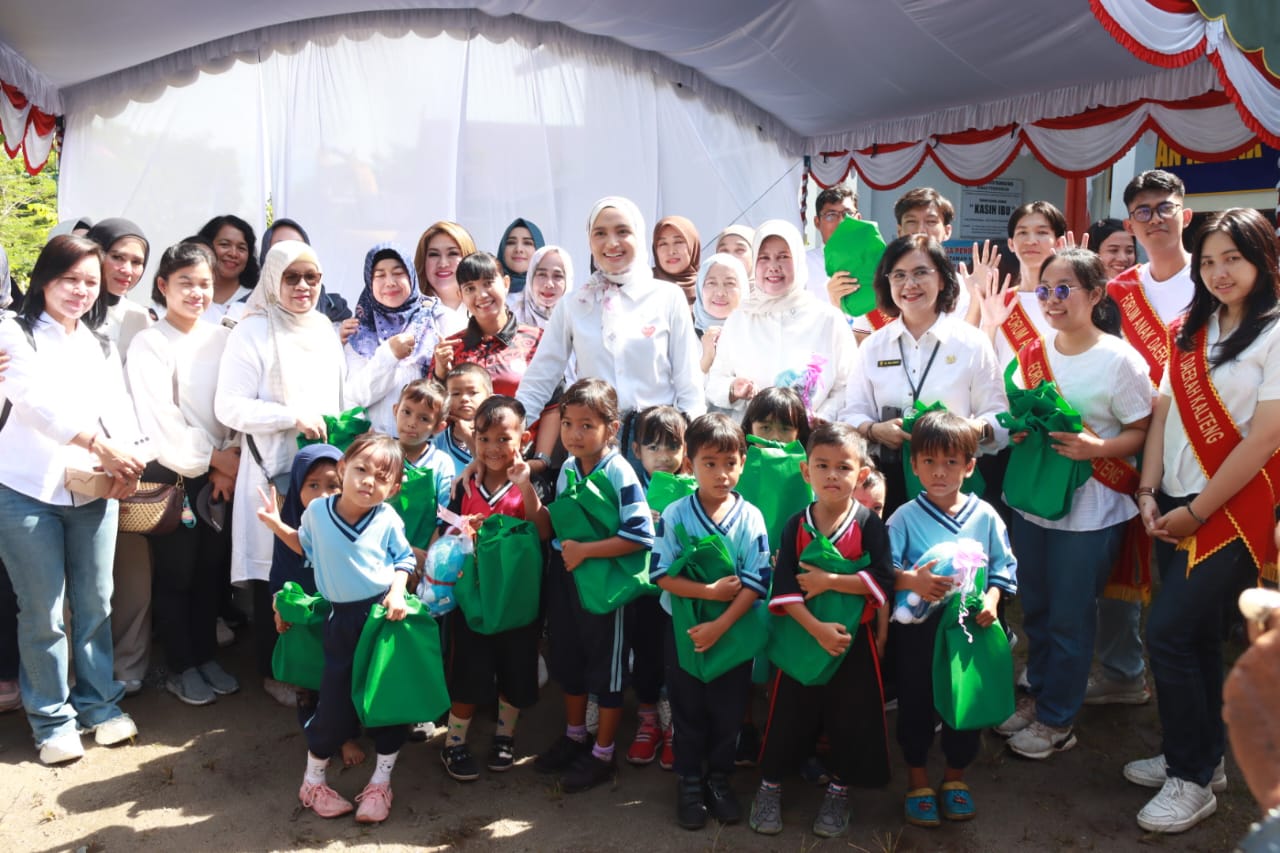 Ketua TP-PKK Kalteng Ivo Sugianto Sabran Lakukan Kunjungan ke Perempuan dan Kelompok Belajar Nonformal Anak di TPA KM.14 Tjilik Riwut