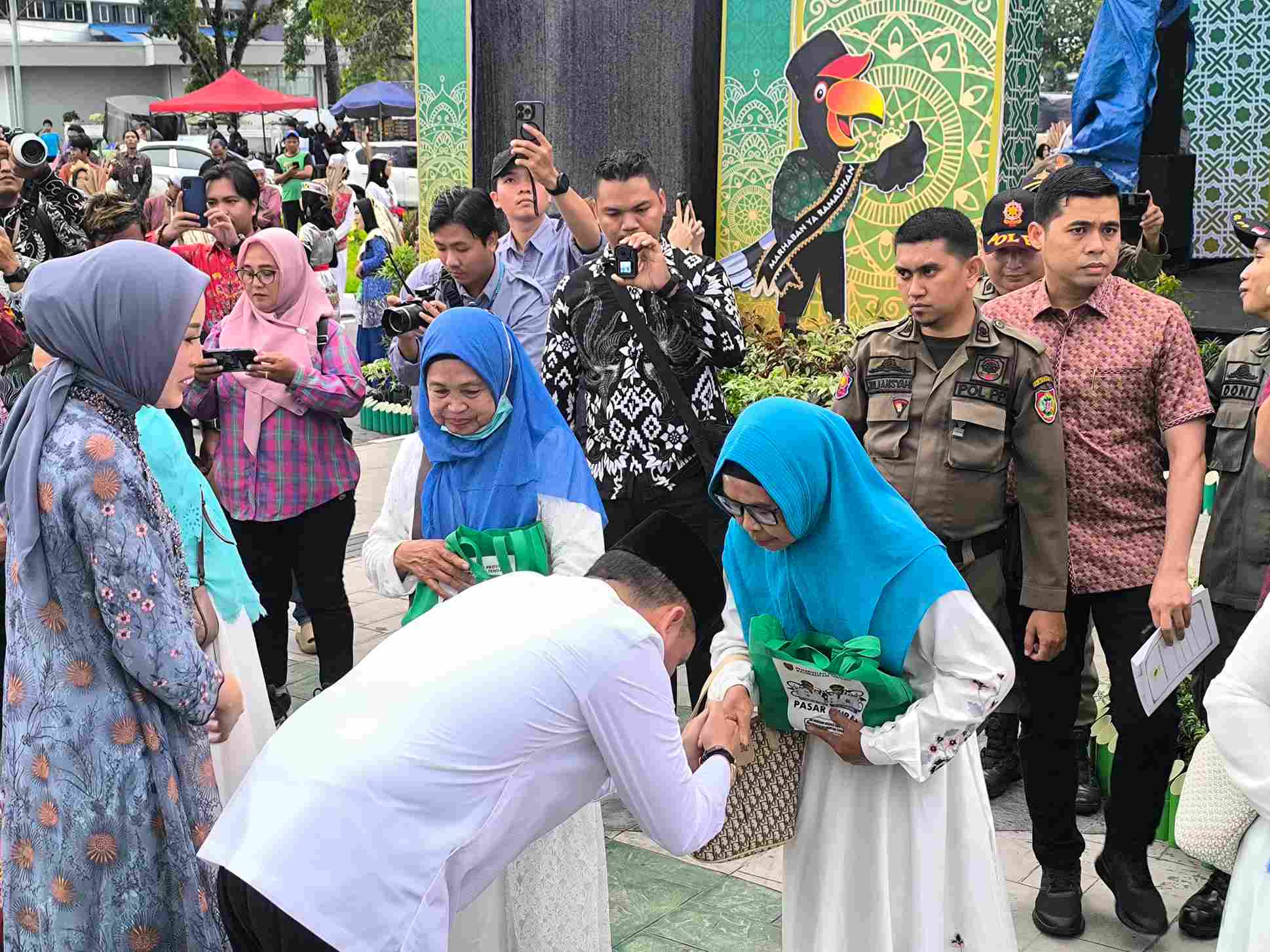 Satpol PP Prov. Kalteng Siagakan 20 Personel Untuk Laksanakan Pengamanan dan Pengawalan National Halal Fair 2025