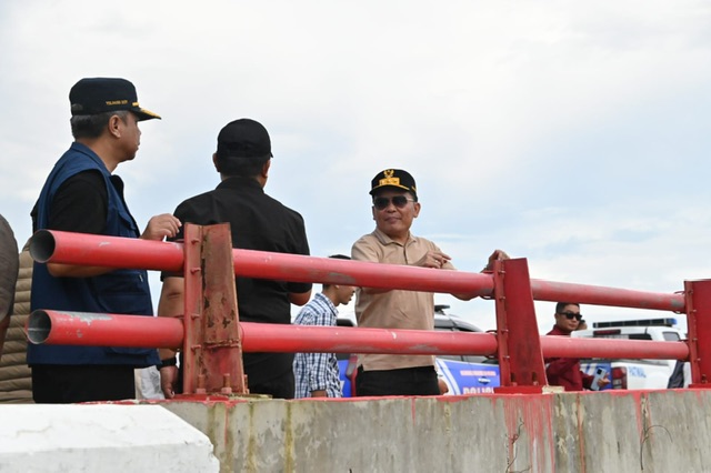 Gubernur Kalteng Agustiar Sabran Tinjau Infrastruktur Jembatan Jelai