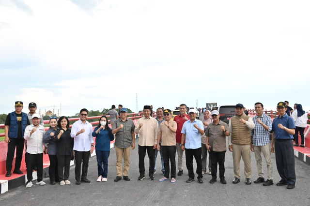 Gubernur Kalteng Agustiar Sabran Tinjau Infrastruktur Jembatan Jelai