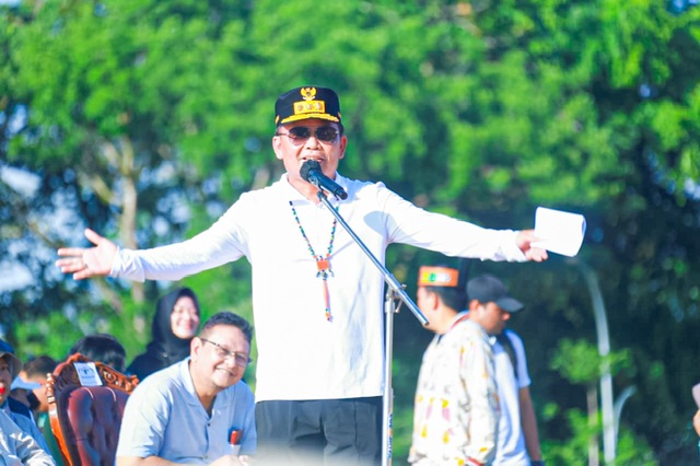 Gubernur Kalteng Agustiar Sabran Melepas dan Memberikan Pembekalan Kepada 2.325 Mahasiswa UPR yang Ikuti KKN Periode I