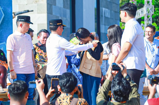 Gubernur Kalteng Agustiar Sabran Melepas dan Memberikan Pembekalan Kepada 2.325 Mahasiswa UPR yang Ikuti KKN Periode I