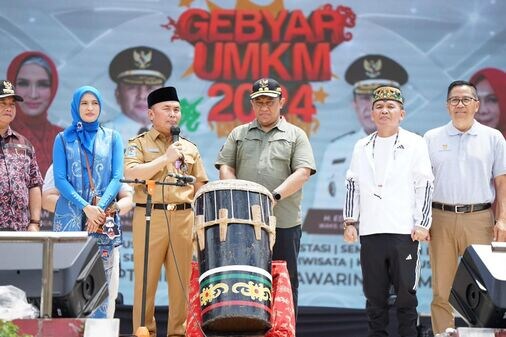 Kadisbudpar Prov. Kalteng Hadiri Pembukaan Gebyar UMKM