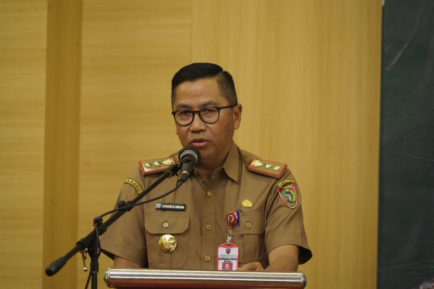 Asisten Ekbang Leonard S. Ampung Buka Rakor Pokja Percepatan Perhutanan Sosial