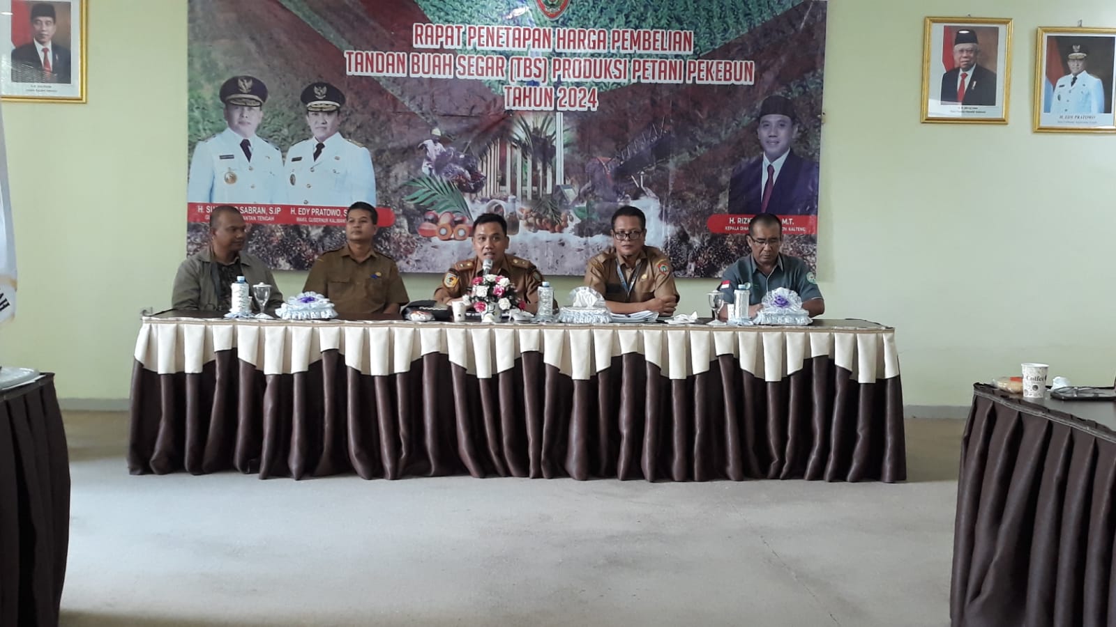 Dinas Perkebunan Gelar Rapat Penetapan Harga TBS Kelapa Sawit Produksi Pekebun Kalteng Untuk Periode II Bulan Oktober 2024