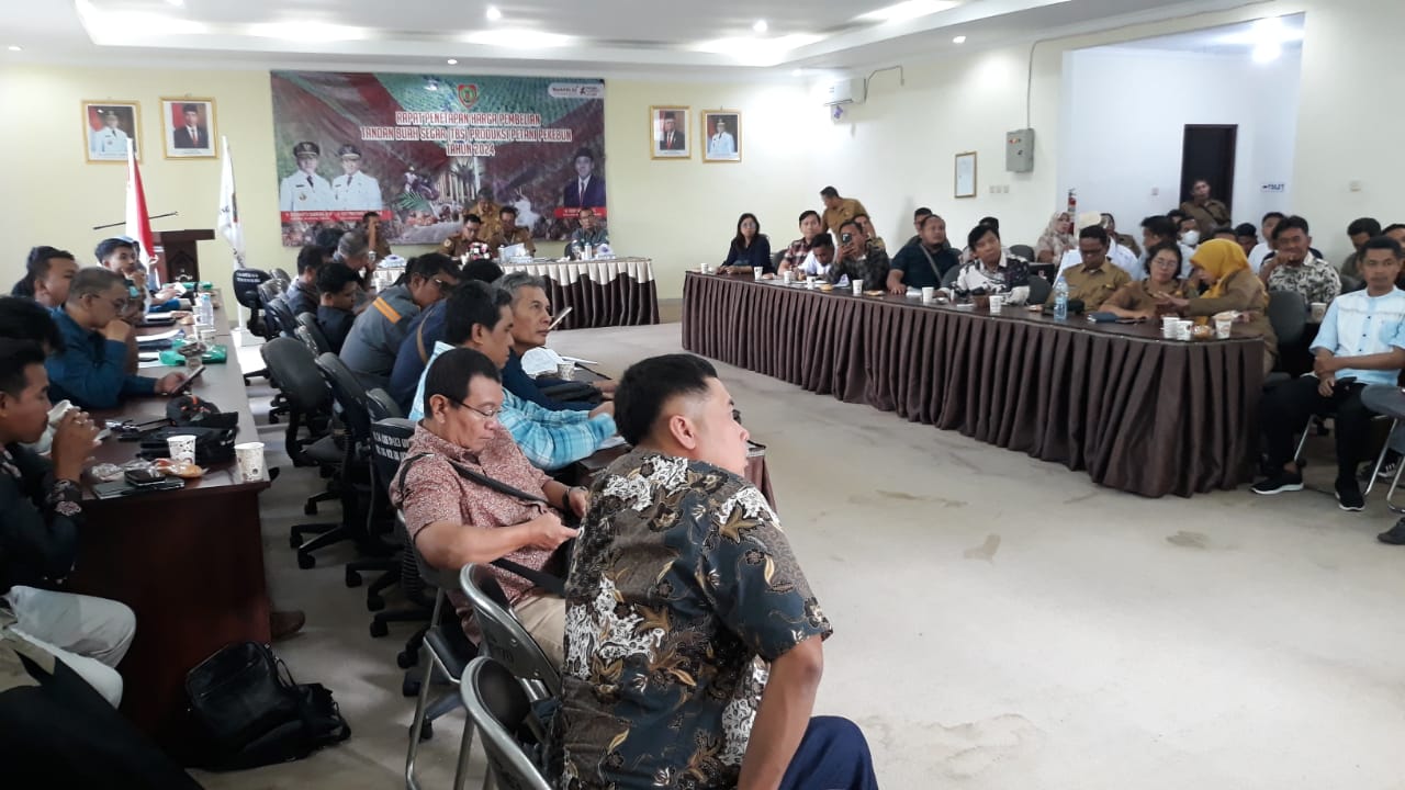 Dinas Perkebunan Gelar Rapat Penetapan Harga TBS Kelapa Sawit Produksi Pekebun Kalteng Untuk Periode II Bulan Oktober 2024