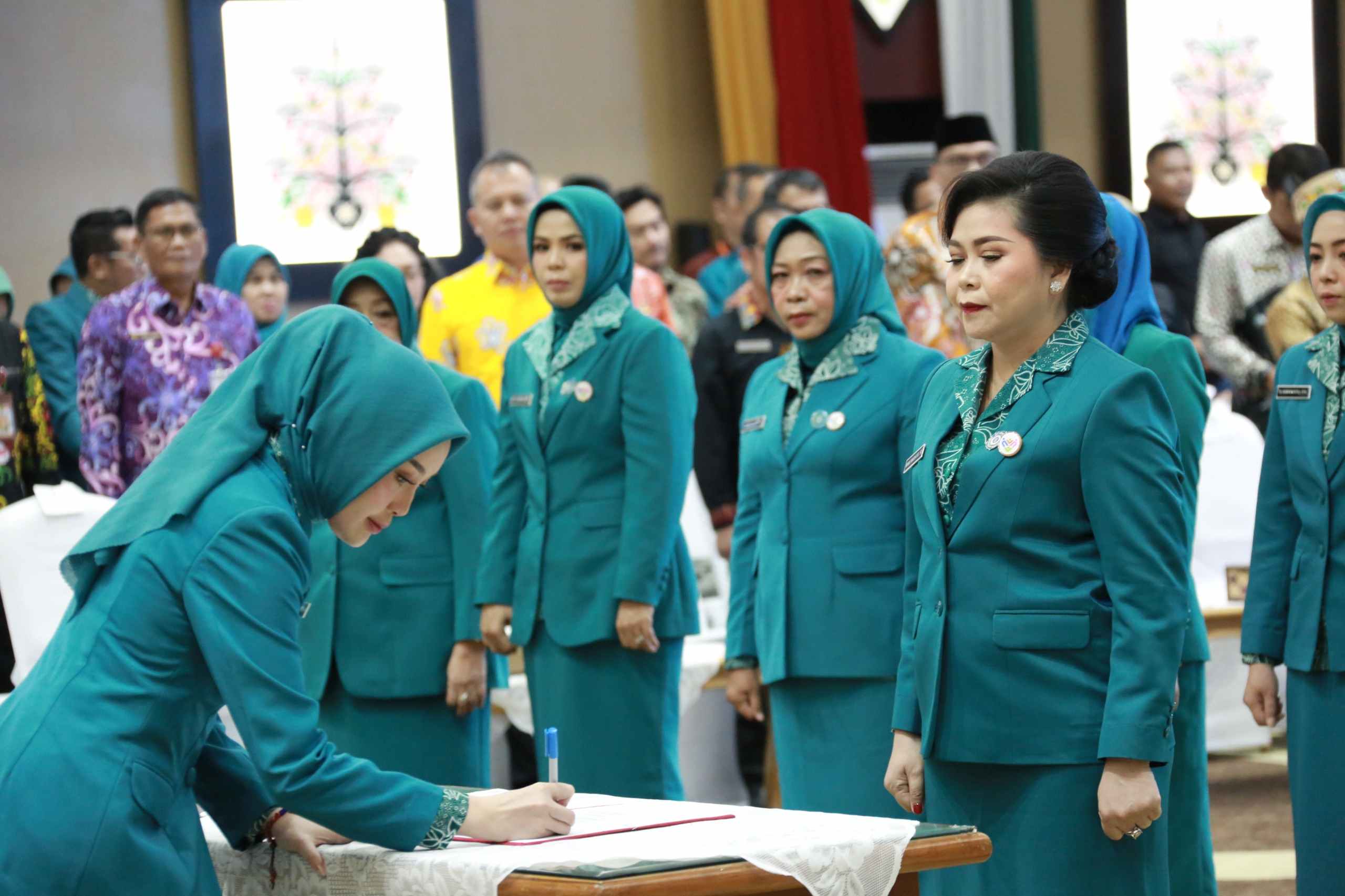 Kepala Dinas PMD Prov. Kalteng Aryawan Sampaikan Rasa Optimisnya Bahwa Para Ketua yang Dilantik Dapat Menjalankan Amanah