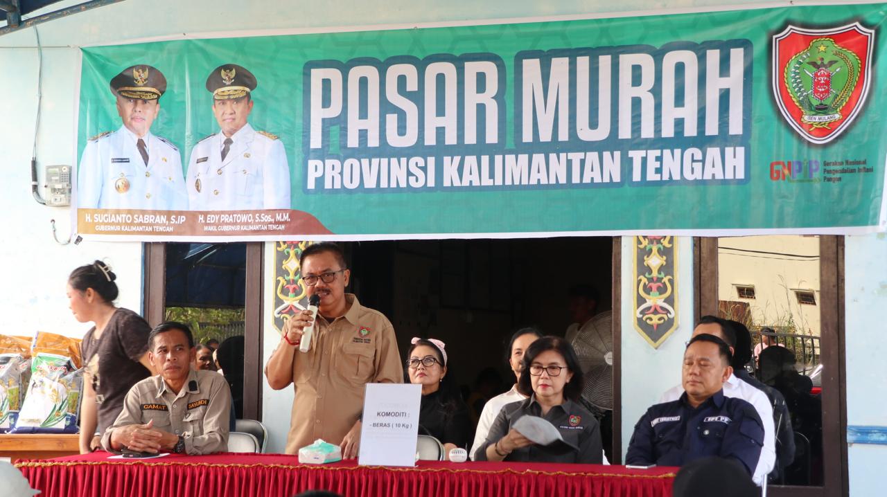Plh Asisten Pemkesra Herson B Aden Salurkan 10 Ton atau 1000 Paket Berisikan 10 kg Beras Pada Pasar Murah