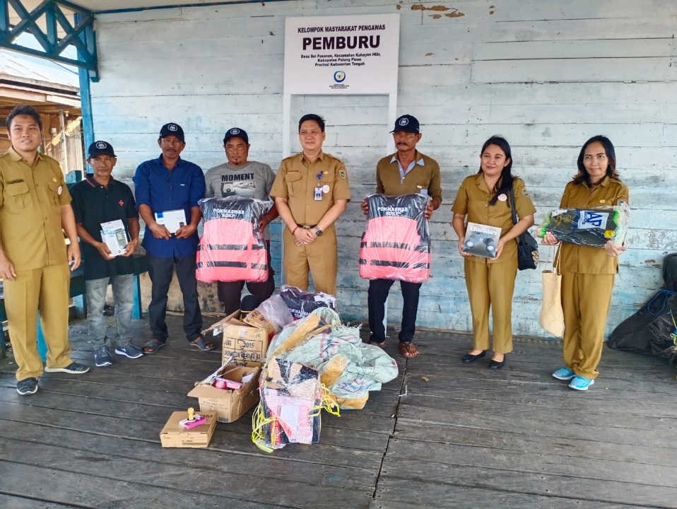 Gubernur Kalteng Sugianto Sabran Melalui Dislutkan Prov. Kalteng Beri Bantuan Perlengkapan Pengawasan Kepada Pokmaswas di Kabupaten Pulang Pisau