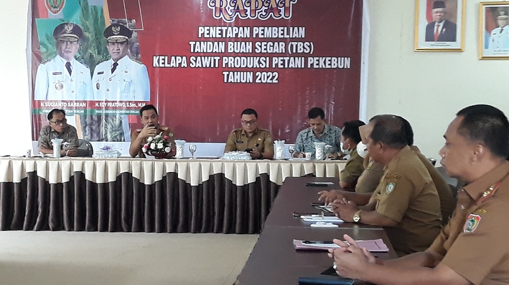 Plt. Kadisbun Prov. Kalteng Buka Rapat Penetapan Harga TBS Periode Bulan Mei 2022
