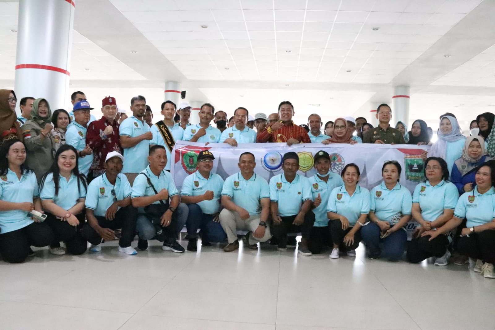 Wagub Kalteng Edy Pratowo Lepas Kontingen Pekan Nasional Petani Nelayan XVI Tahun 2023 di Terminal Keberangkatan Umum Bandara Tjilik Riwut