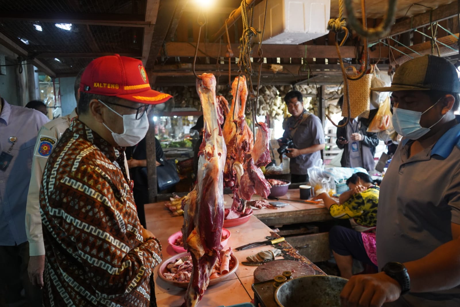 Jelang  Hari Raya Iduladha 1443 H/2022 M, Asisten Bidang Ekbang Pimpin Pemantauan Pangan Di Pasar Besar Kota Palangka Raya
