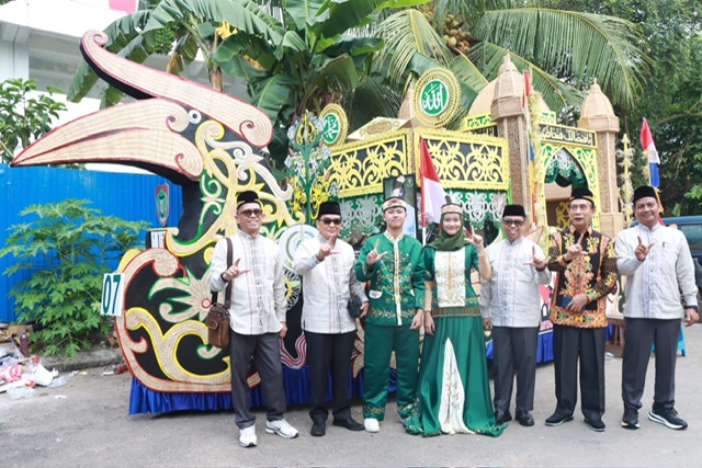 Kafilah MTQN XXX Kalteng Ikuti Pawai Ta-aruf