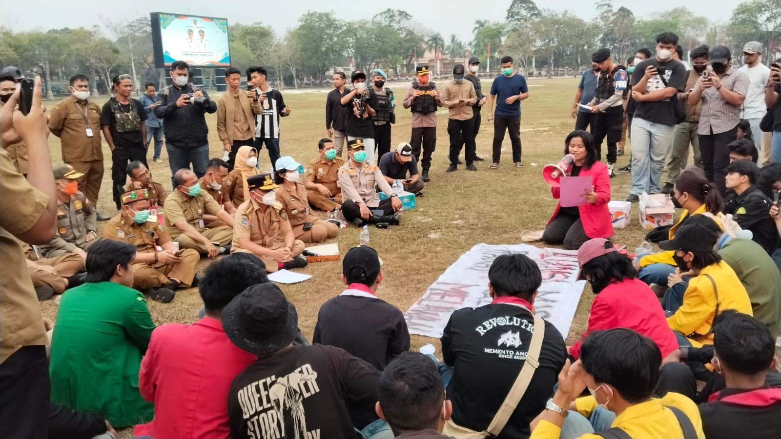 Temui Massa Aksi, Gubernur Agustiar Sabran Tegaskan Komitmen Perkuat Penanganan Karhutla