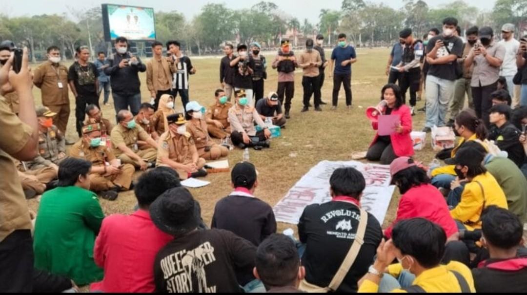 Buka Ruang Dialog dengan Massa Aksi, Pemprov Kalteng Pastikan Aspirasi Terkait Karhutla Diperhatikan