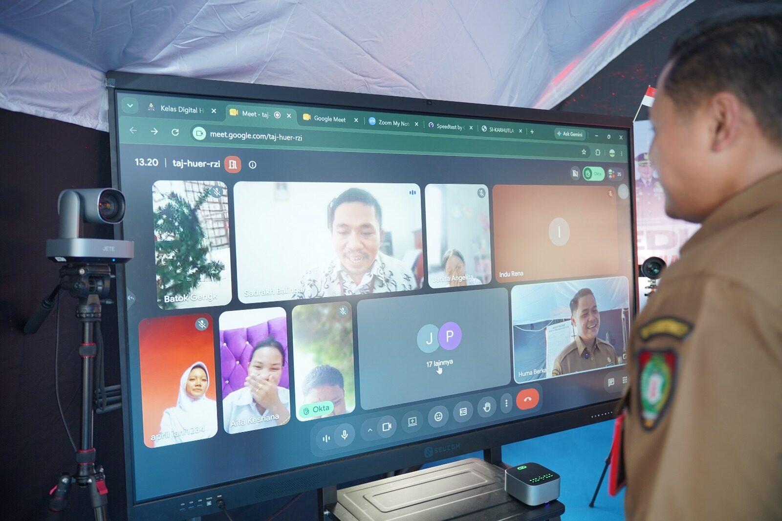 Hadapi Kabut Asap, Kadisdik Kalteng Sapa Siswa dan Guru melalui Kelas Digital Huma Betang