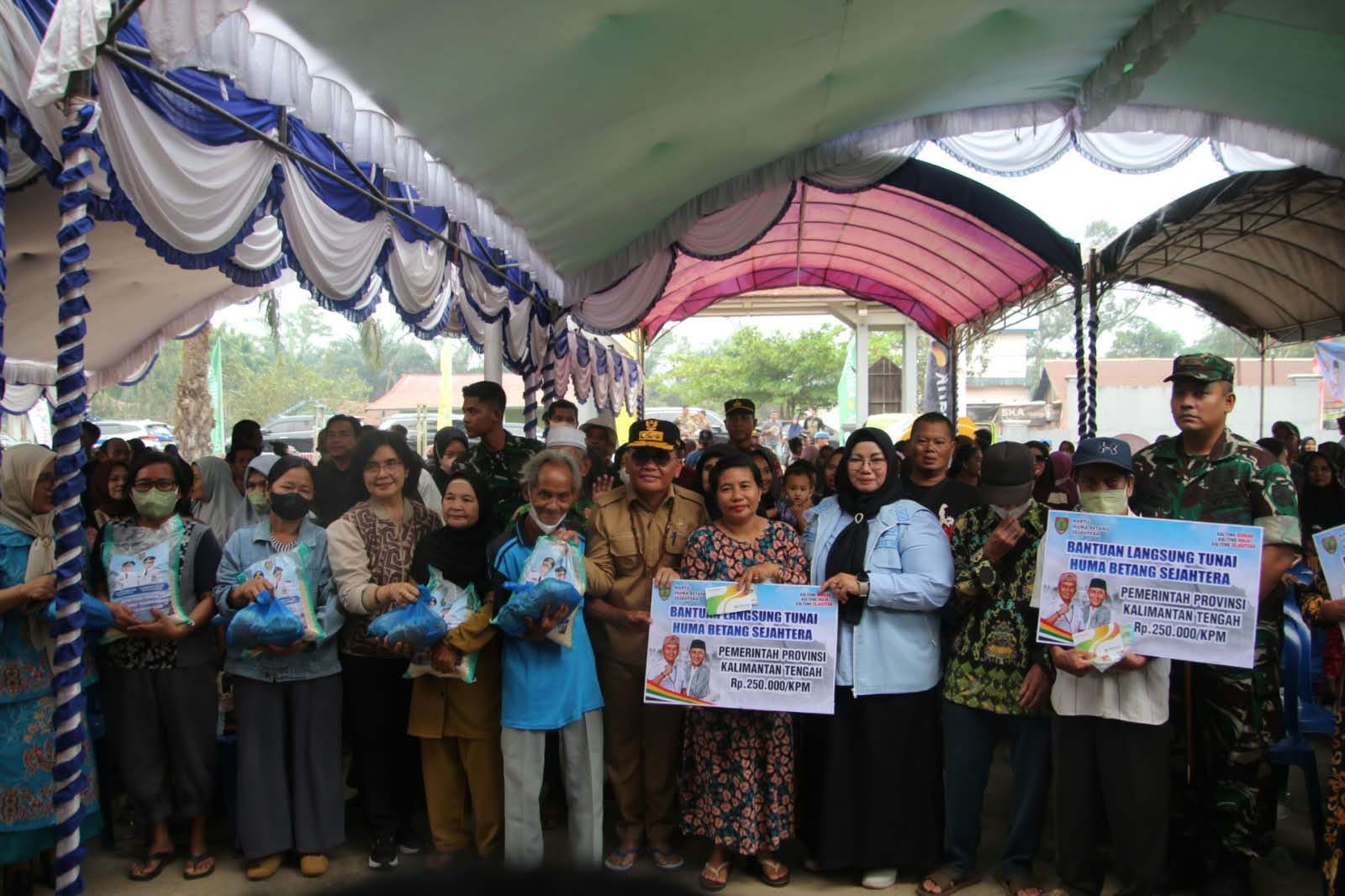 Gubernur Kalteng Agustiar Sabran Salurkan Bantuan bagi Warga Terdampak Kekeringan dan Karhutla di Kotawaringin Timur