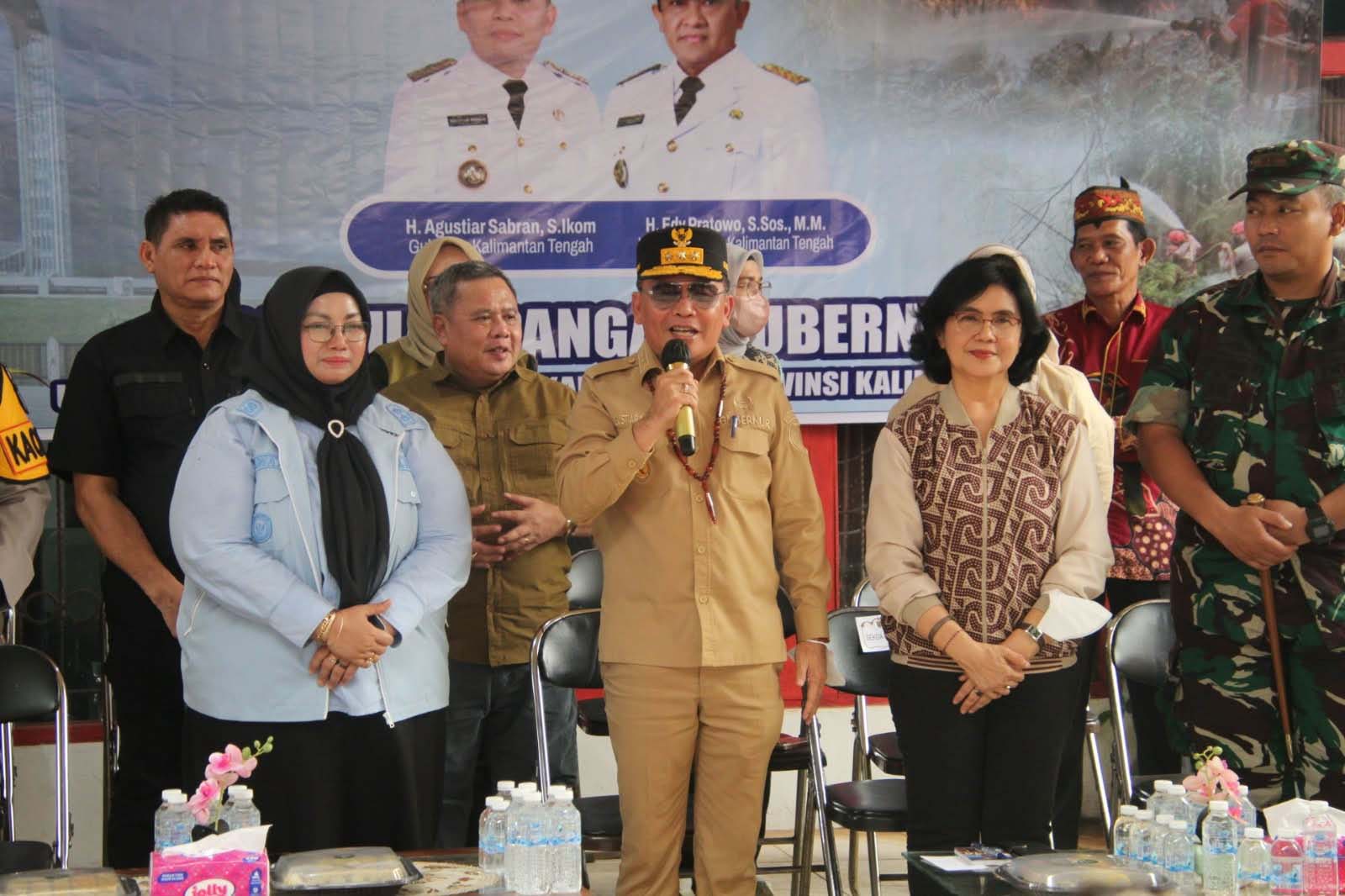 Gubernur Kalteng Agustiar Sabran Salurkan Bantuan bagi Warga Terdampak Kekeringan dan Karhutla di Kotawaringin Timur