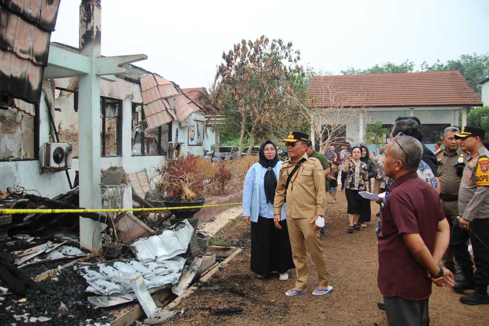 Gubernur Kalteng Agustiar Sabran Tinjau Langsung SMAN 1 Cempaga Pascakebakaran