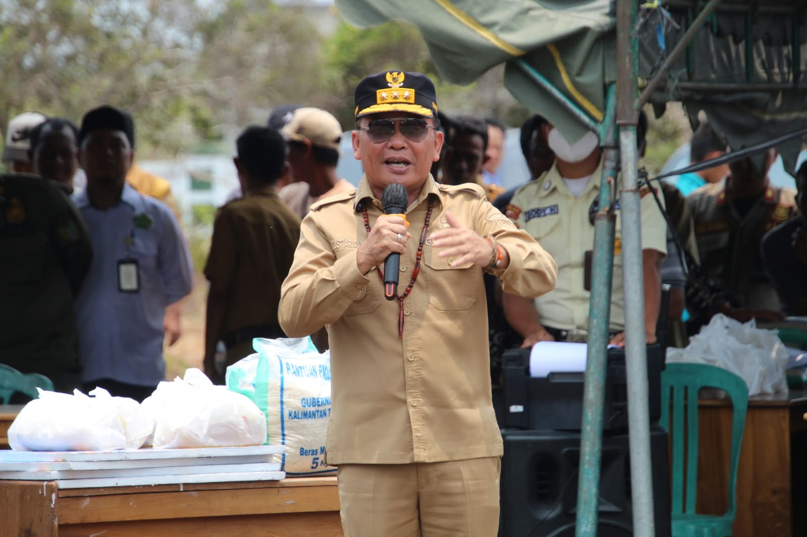 Bantu Warga Terdampak Karhutla, Pemprov Kalteng Salurkan 1.000 Paket Bantuan Pangan di Pantai Lunci