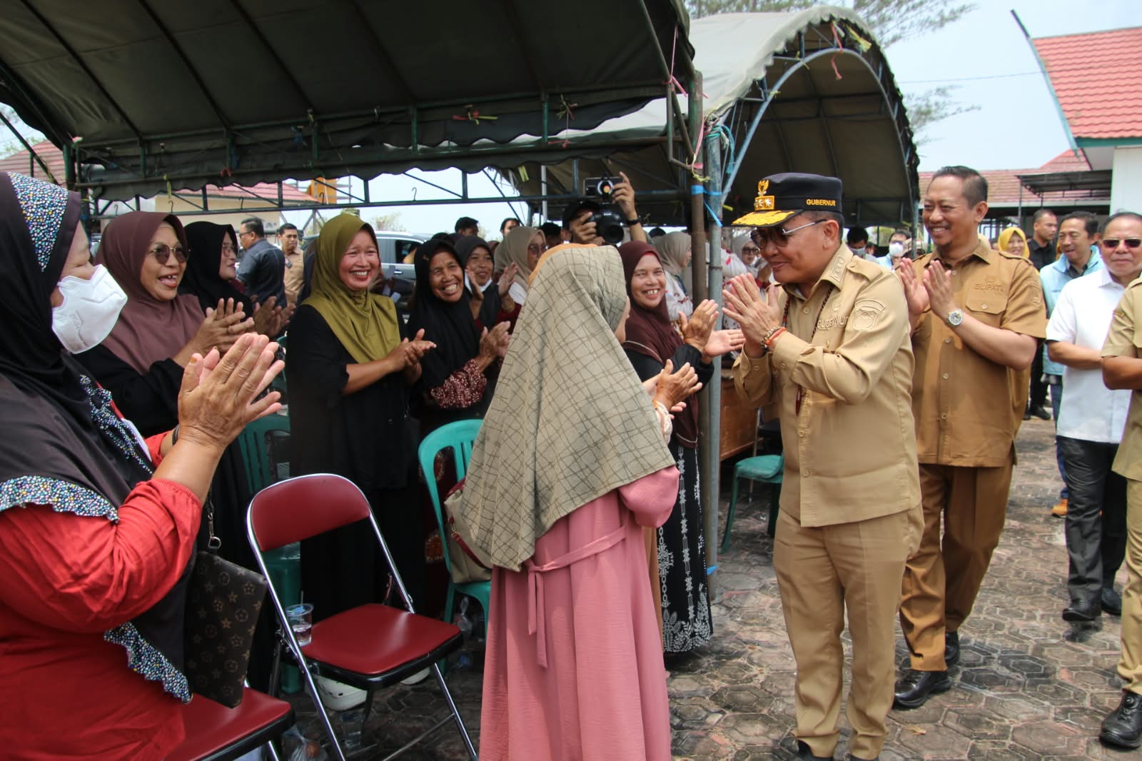 Bantu Warga Terdampak Karhutla, Pemprov Kalteng Salurkan 1.000 Paket Bantuan Pangan di Pantai Lunci