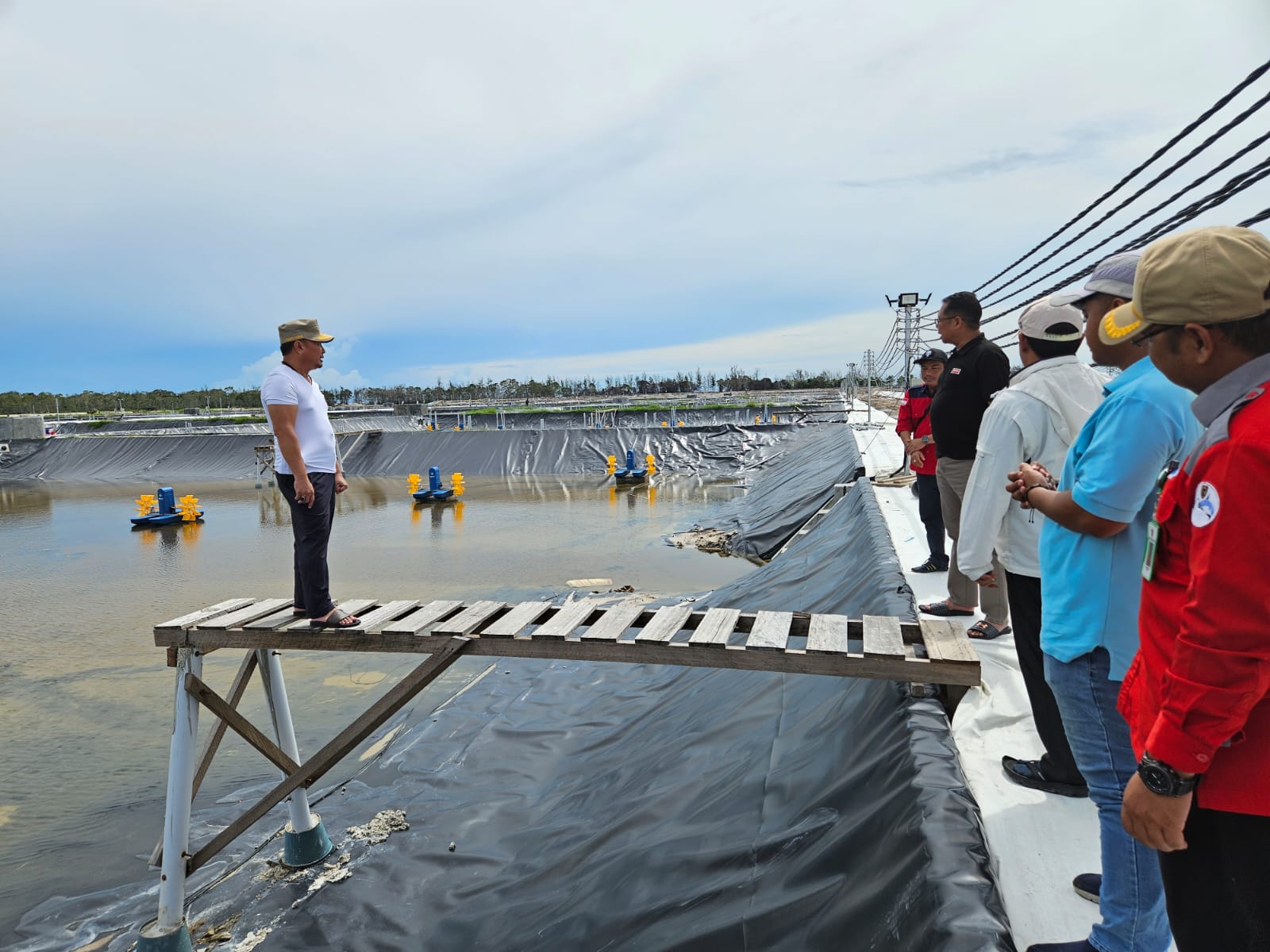 Gubernur Sugianto Sabran Kunjungi Kawasan Shrimp Estate di Desa Sungai Raja Kabupaten Sukamara