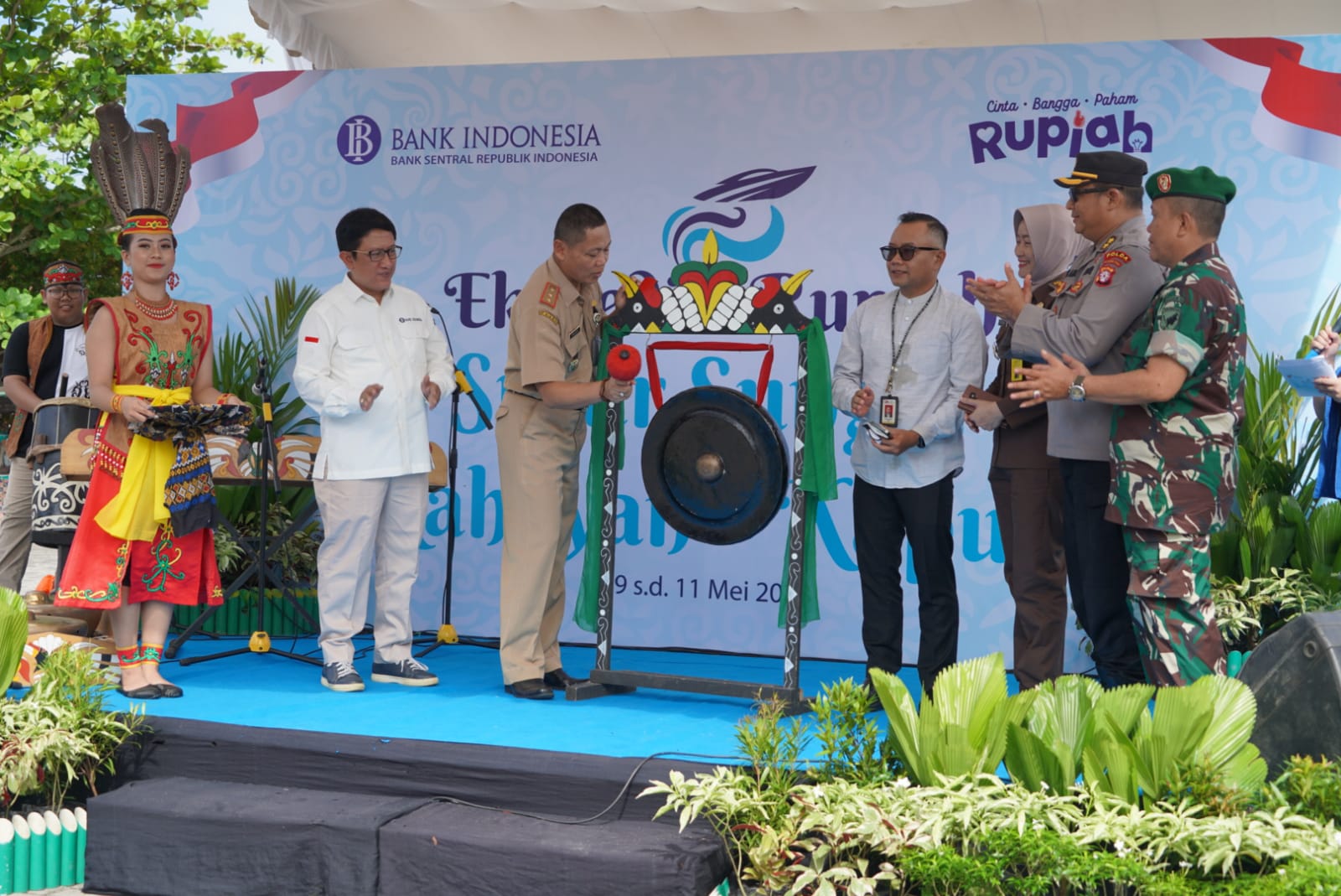 Sahli Yuas Elko Melepas Tim Kas Keliling Ekspedisi Rupiah Susur Sungai Bank Indonesia