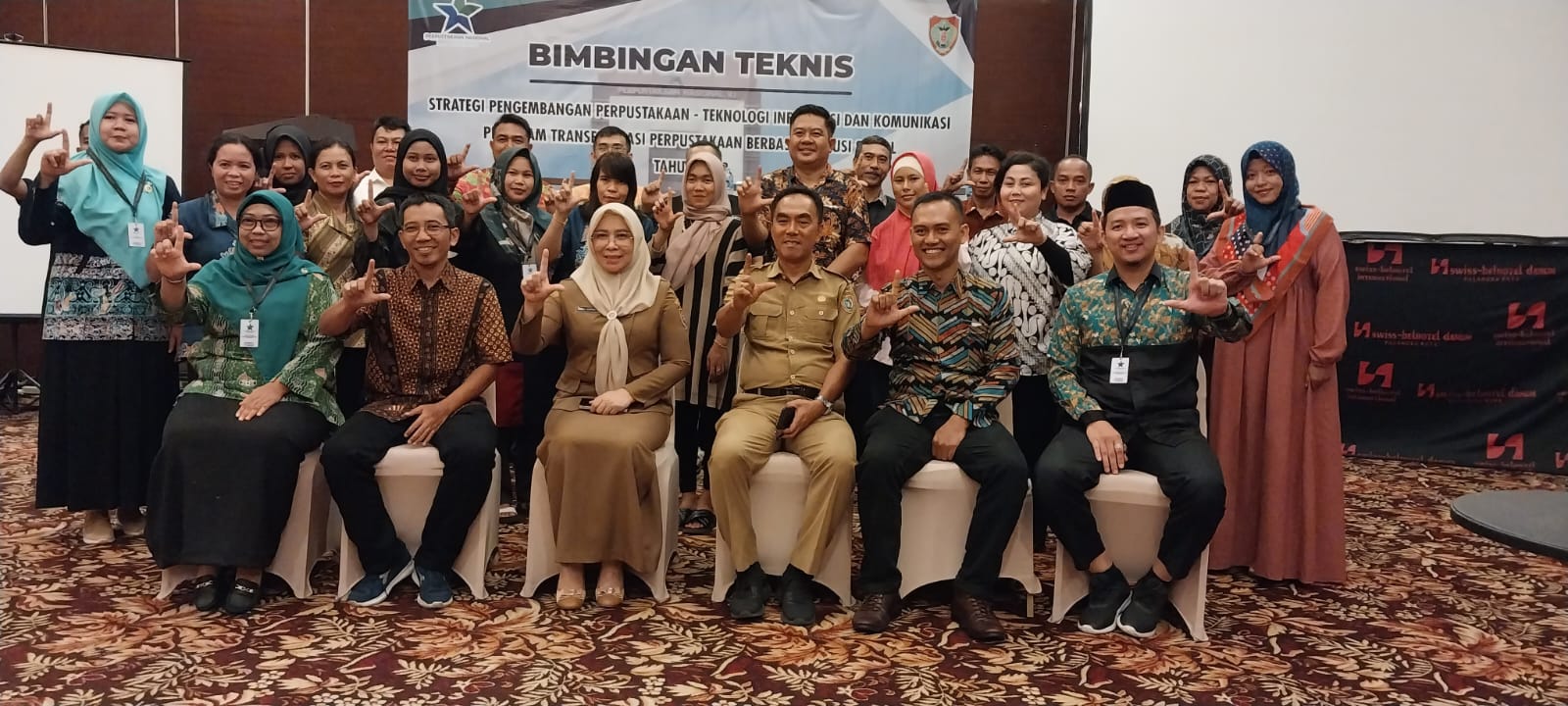 Kepala Dispursip Prov. Kalteng Buka Bimtek Strategi Pengembangan Perpustakaan - Teknologi Informasi dan Komunikasi