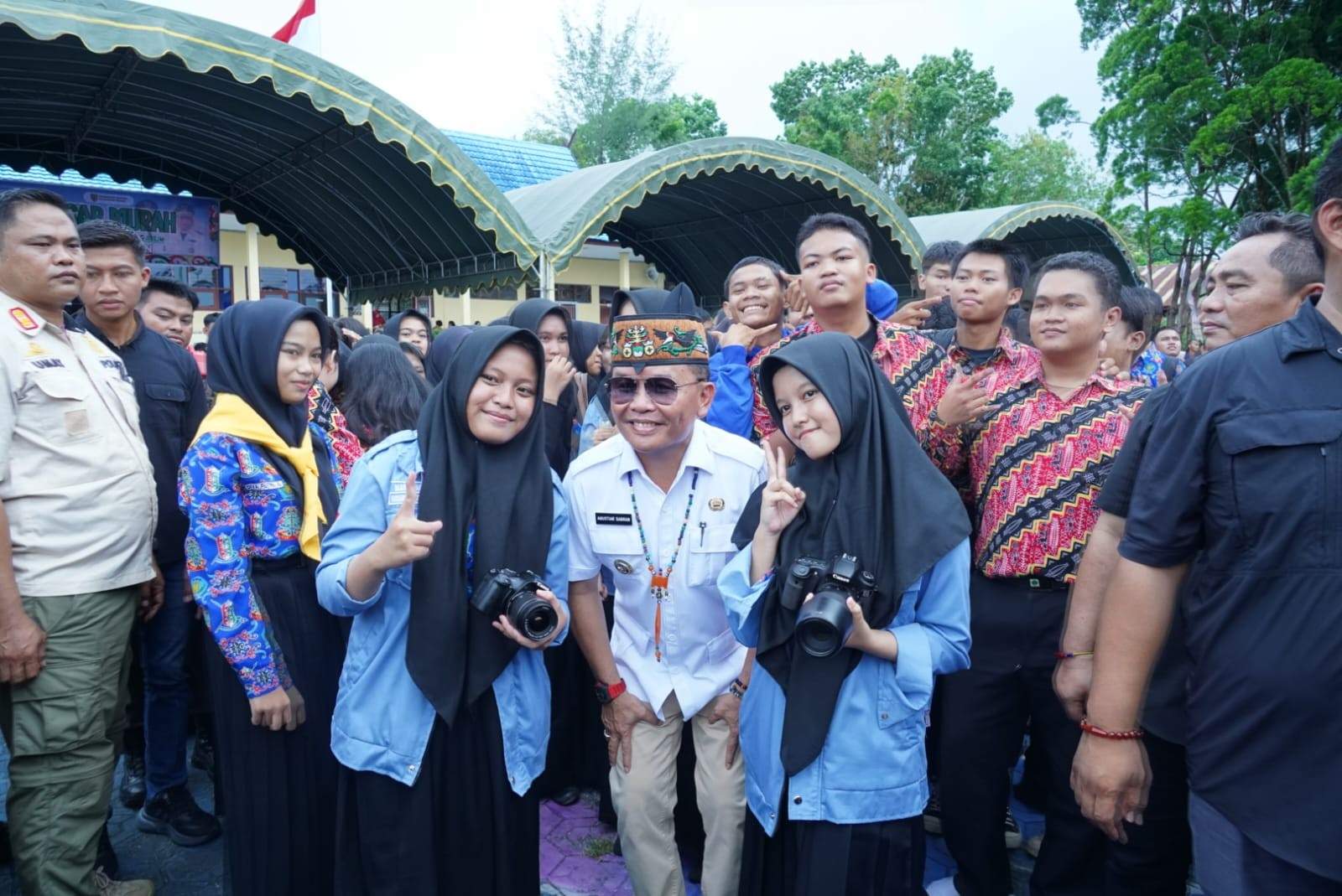 Gubernur Kalteng Agustiar Sabran Tinjau Sarana dan Prasarana Pendidikan, Penyaluran Hewan Kurban, Serta Pembukaan Pasar Murah