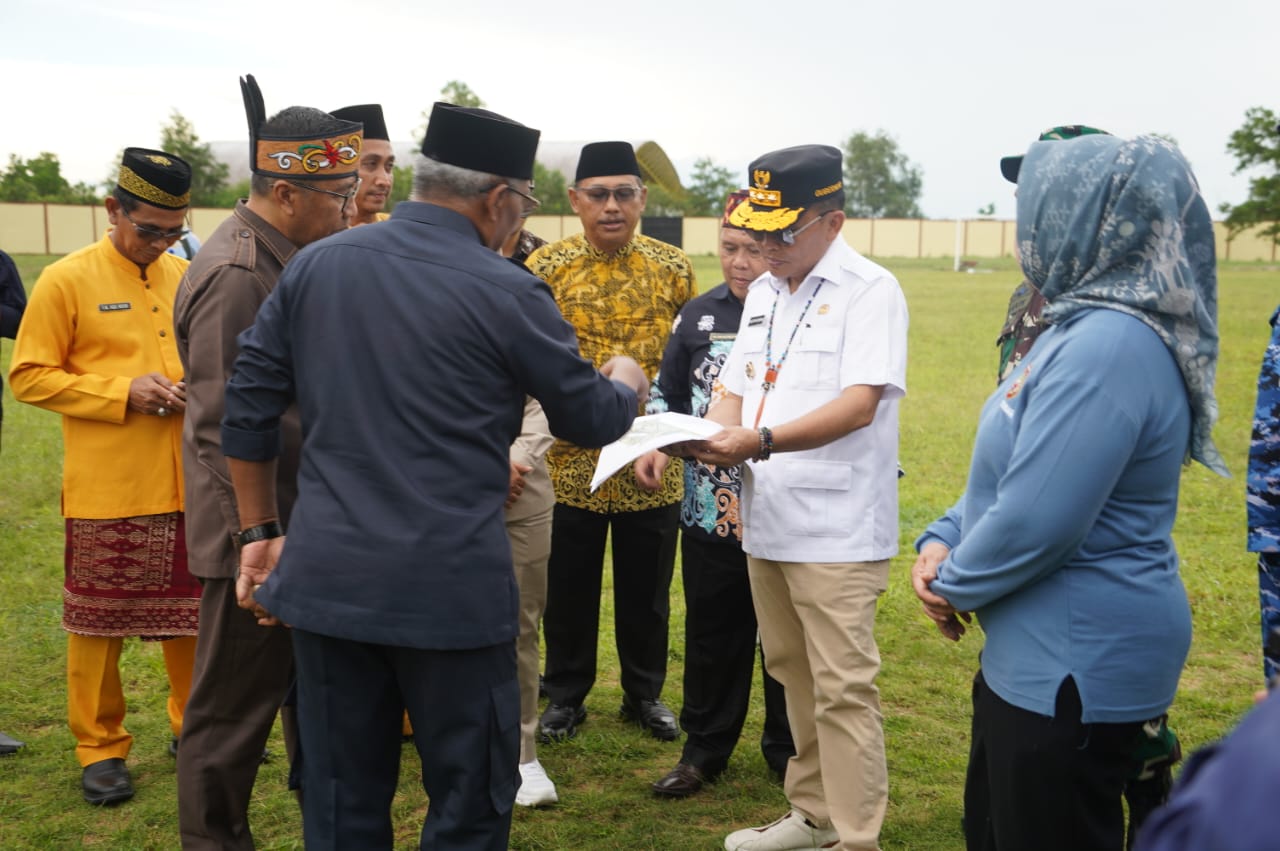Gubernur Kalteng Agustiar Sabran Tinjau Sarana dan Prasarana di Gedung Sport Center Pangeran Ratu Alamsyah Sekaligus Stadion Sepak Bola Sampuraga Baru