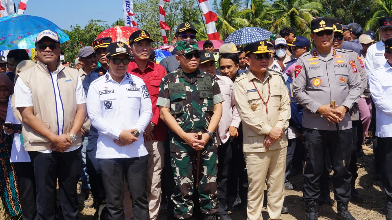Gubernur Kalteng Didampingi Pangdam XXII/Tambun Bungai, Agustiar Sabran Resmikan Waterfront City Kapuas