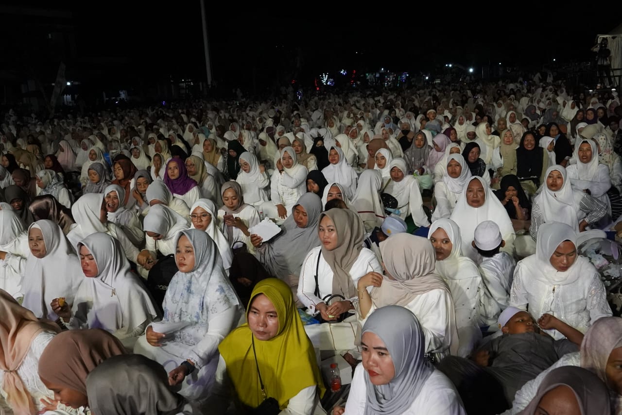 Plh Sahli Pemkumpol Ahmad Husain Hadiri Kalteng Bersholawat Bersama Habib Ali Zainal Abidin bin Segaf Assegaf