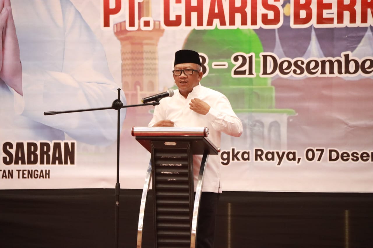 Plt Sekda Prov Kalteng M. Katma F. Dirun Lepas Rombongan Umrah Pemprov Kalteng