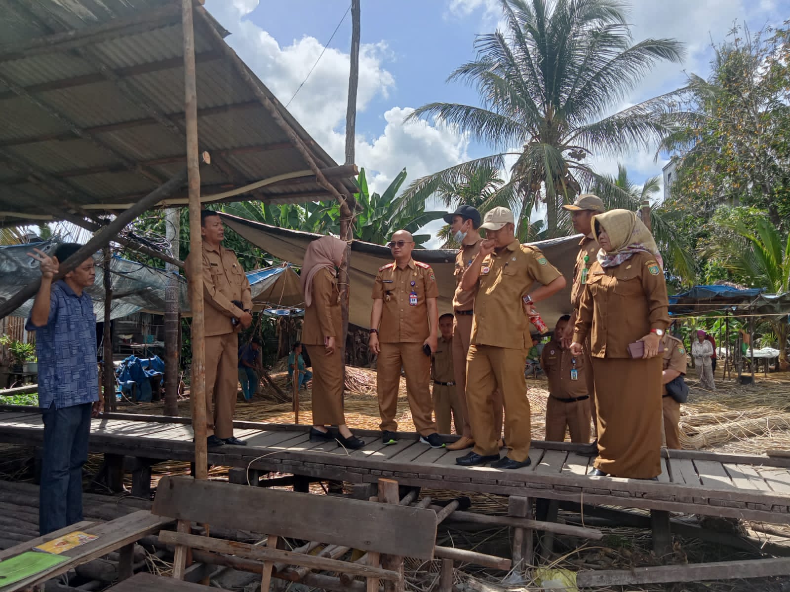 Pemkab Barsel lakukan sejumlah langkah atasi abrasi di Desa Baru dan Muara Talang