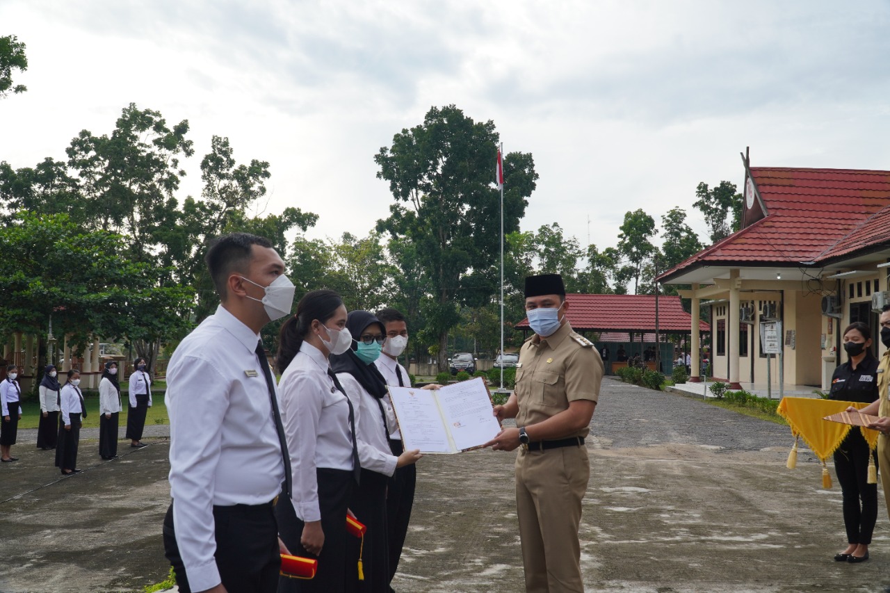 Bupati Lamandau Serahkan Keputusan Pengangkatan CPNS Dan PPPK