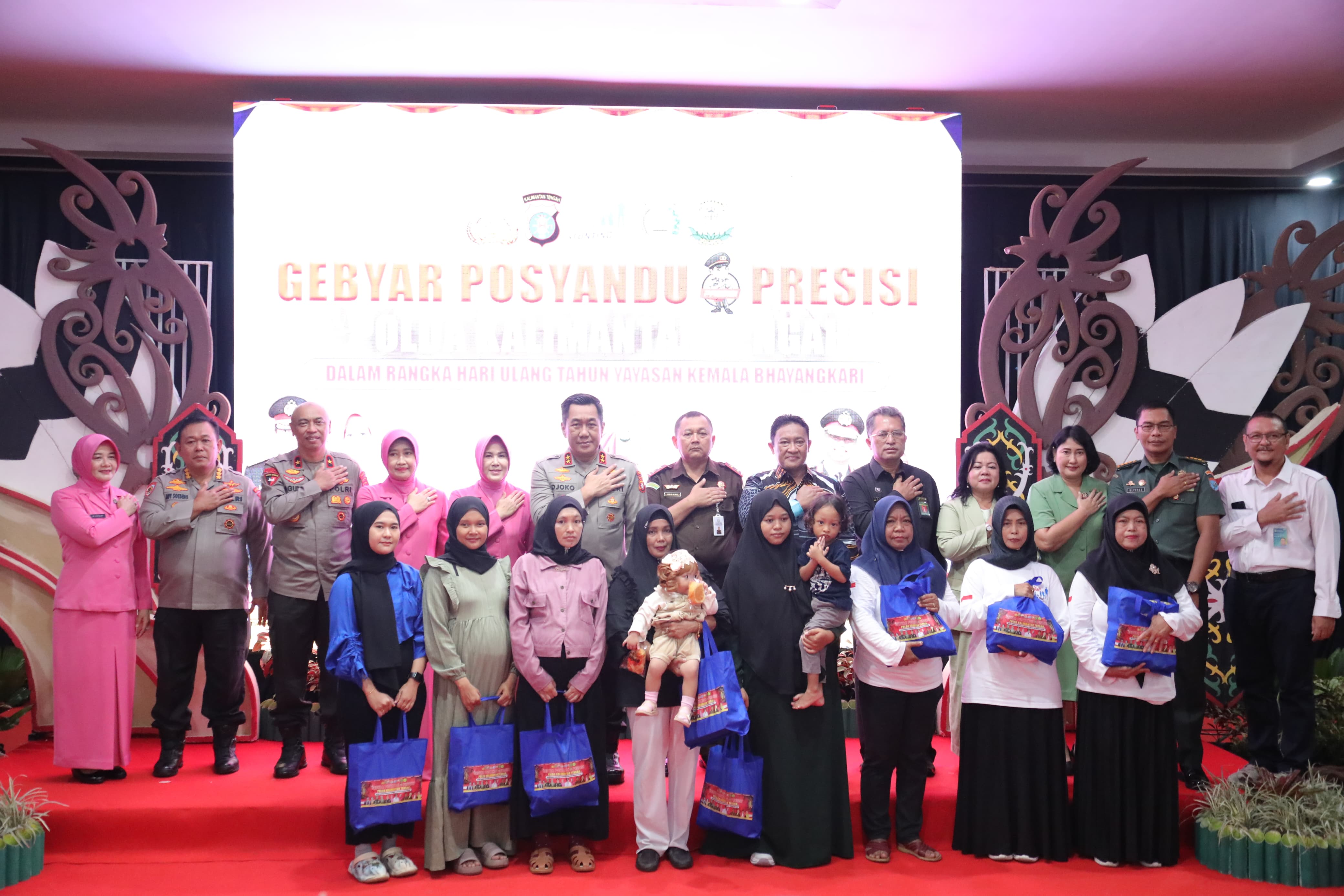 Wagub Kalteng Edy Pratowo Hadiri Bakti Kesehatan dan Bantuan Sosial